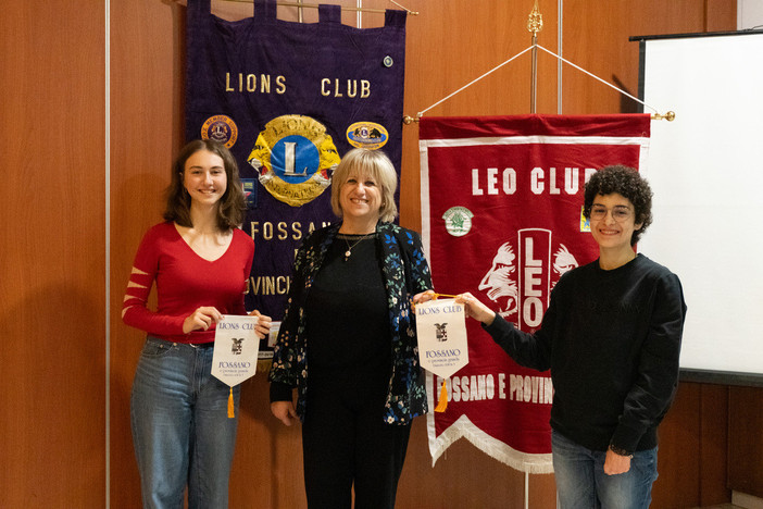 Al Lions Club Fossano, la serata degli Scambi giovanili premia le studentesse Bauducco e Cavagnero Al Lions Club Fossano, la serata degli Scambi giovanili premia le studentesse Bauducco e Cavagnero