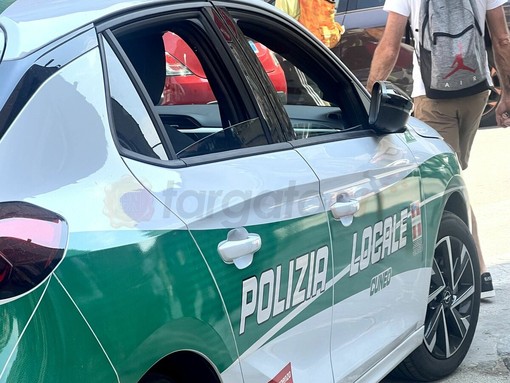 "Stavo testando l'auto", ma è ubriaco e senza patente: denunciato dalla Polizia Locale "Stavo testando l'auto", ma è ubriaco e senza patente: denunciato dalla Polizia Locale