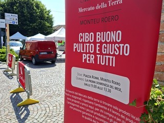 Mieli, confetture, farine, carni, frutta e verdura, tutti di alta qualità e provenienti dal Roero Mieli, confetture, farine, carni, frutta e verdura, tutti di alta qualità e provenienti dal Roero