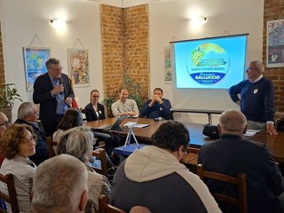 Nelle foto alcuni momenti della serata di presentazione tenuta all'agriturismo Gallina Nelle foto alcuni momenti della serata di presentazione tenuta all'agriturismo Gallina