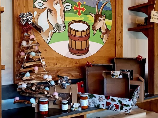 Per Natale la Formaggeria La Fissello Doc propone i suoi cesti natalizi pieni di delizie