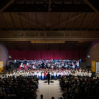 Concerto di Natale e premiazione degli alunni meritevoli: la Banca di Boves celebra i giovani talenti del territorio