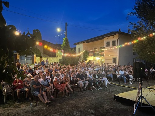 Naviante di Farigliano, successo per la prima assoluta di "Tutto era turbo... o quasi" di Remo Schellino
