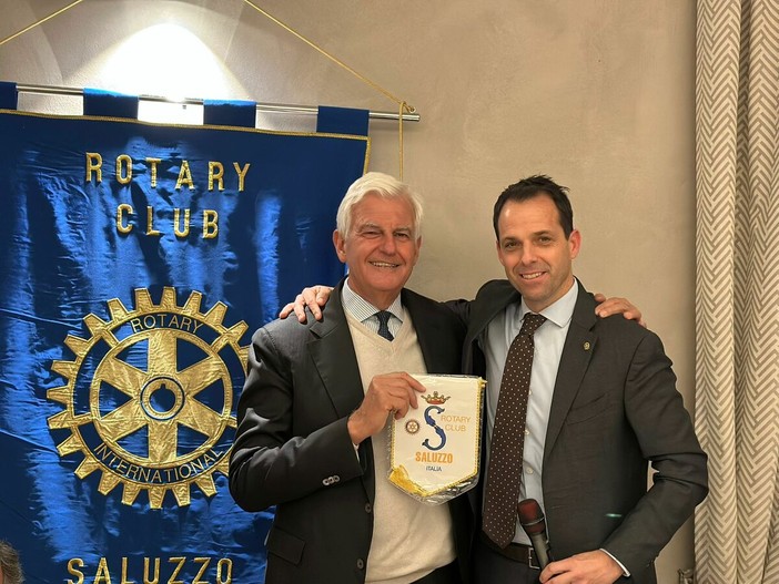 Alessandro Profumo e il presidente Rotary Saluzzo Luigi Giulini Richard