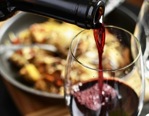 Dieta mediterranea, vino e salute: a Neive il confronto con gli esperti Attilio Giacosa e Vincenzo Gerbi Dieta mediterranea, vino e salute: a Neive il confronto con gli esperti Attilio Giacosa e Vincenzo Gerbi