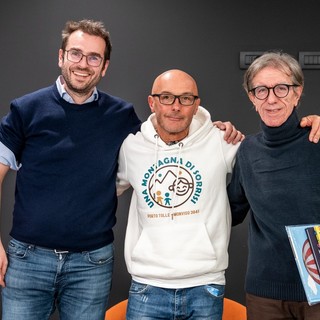 Sala gremita e posti sold out alla proiezione del docufilm “Una Montagna di Sorrisi” a Saluzzo Sala gremita e posti sold out alla proiezione del docufilm “Una Montagna di Sorrisi” a Saluzzo