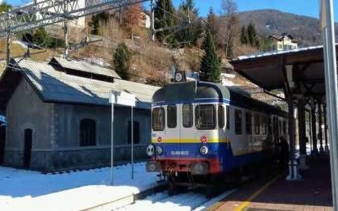 Trasporto ferroviario, il CoMIS porta in Regione le richieste dei pendolari: "Raccolte 7.200 firme"