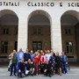 Cinquant'anni dopo, di nuovo sui banchi del Peano: la 1ªA del 1976 torna in classe Cinquant'anni dopo, di nuovo sui banchi del Peano: la 1ªA del 1976 torna in classe