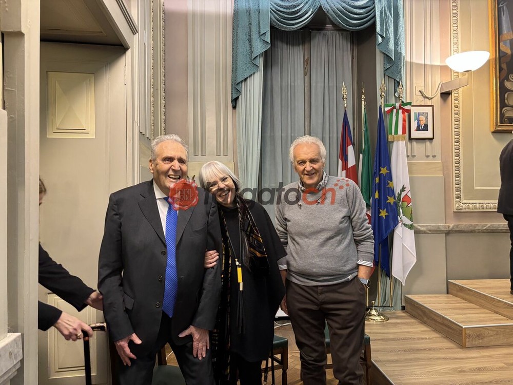 Il prof. Teresio Sordo con Cinzia Ghigliano e Amilcare Gallo in municipio a Mondovì Il prof. Teresio Sordo con Cinzia Ghigliano e Amilcare Gallo in municipio a Mondovì