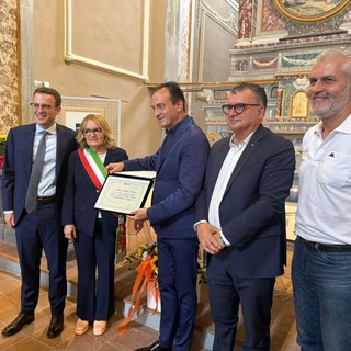 Vent’anni di promozione e passione: &quot;La Morra Eventi e Turismo&quot; premiata dal governatore Cirio