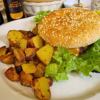 Buon appetito! Oggi, 18 settembre è il Cheeseburger Day