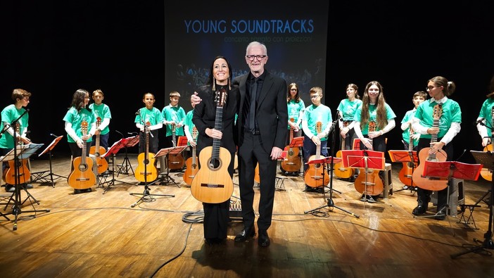 Il piccoli musici del Suzuki Saluzzo con i direttori Francesca e Elio Galvagno Il piccoli musici del Suzuki Saluzzo con i direttori Francesca e Elio Galvagno