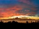 Un tramonto da incanto incornicia il Monviso nella foto di Tino Gerbaldo
