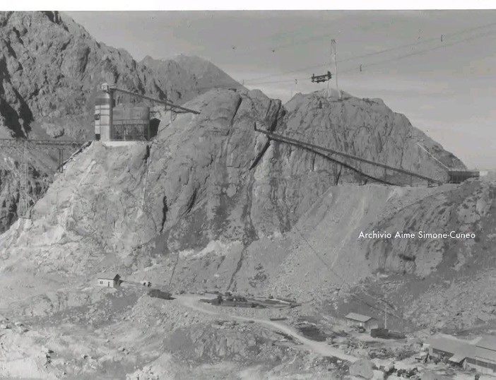 Il rifugio Genova durante il cantiere della diga del Chiotas Il rifugio Genova durante il cantiere della diga del Chiotas