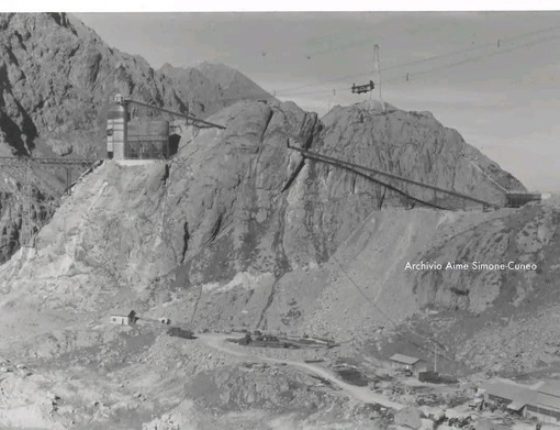 Il rifugio Genova durante il cantiere della diga del Chiotas Il rifugio Genova durante il cantiere della diga del Chiotas