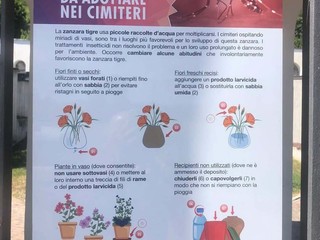 I cartelli informativi collocati nei tre cimiteri cittadini I cartelli informativi collocati nei tre cimiteri cittadini
