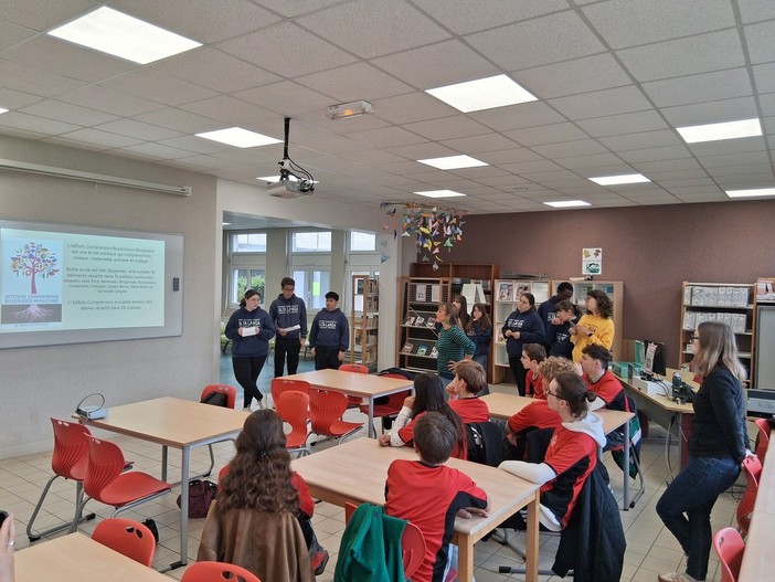 In questi giorni alunni e alunne della classe terza media del plesso di Bossolasco si trovano nel piccolo comune di Saint-James, in Normandia