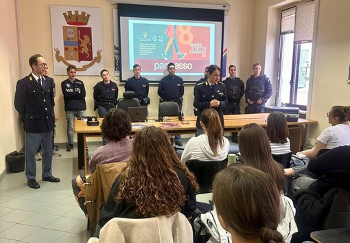 8 marzo è tutto l’anno, tappa in Questura