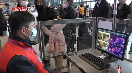 A Wuhan il monitoraggio della temperatura dei passeggeri in una stazione cittadina, fonte wikipedia