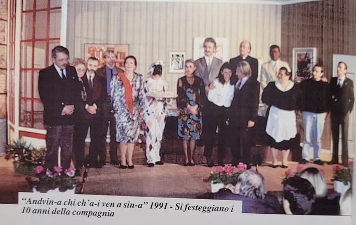 Amarcord del 1991, i Desbela mettono in scena Indovina chi viene a cena, in piemontese Amarcord del 1991, i Desbela mettono in scena Indovina chi viene a cena, in piemontese