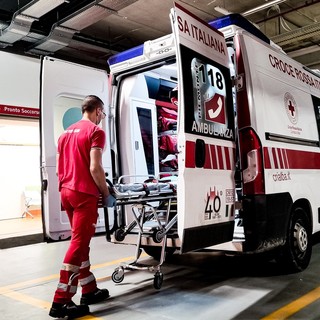 Incidente sul lavoro all’Abet Laminati di Bra: operaio portato a Verduno in codice giallo