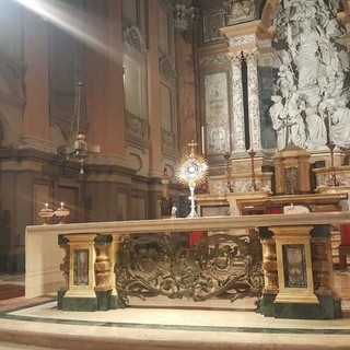 L'adorazione eucaristica nel Tempio di San Paolo, ad Alba L'adorazione eucaristica nel Tempio di San Paolo, ad Alba