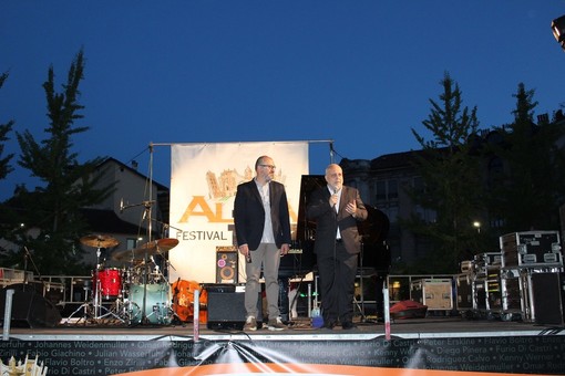 Il sindaco Marello sul palco dell'Alba Jazz Festival