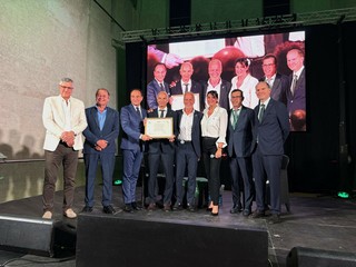 Il presidente della Giunta regionale Alberto Cirio premia Confagricoltura Il presidente della Giunta regionale Alberto Cirio premia Confagricoltura