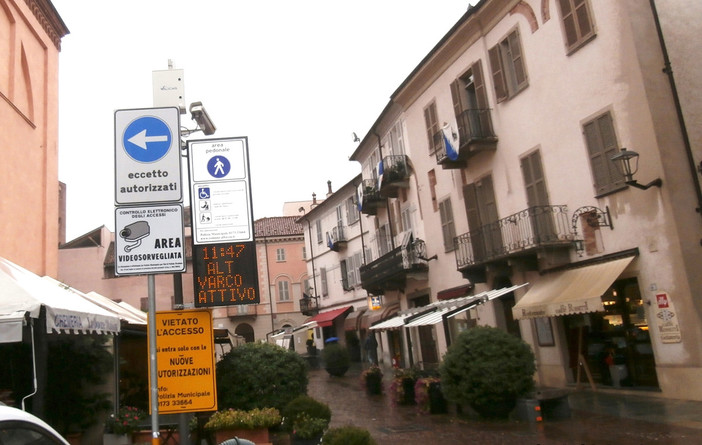 Il varco di piazza Rossetti (foto Comune di Alba)