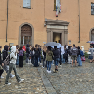 Primo giorno di scuola negli istituti albesi: studenti al Liceo Linguistico, della Scienze Umane e Musicale &quot;Da Vinci&quot;