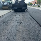 Alba avvia le asfaltature 2026: primo lotto di interventi su viale Industria, via Rorine e via Nazario Sauro