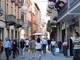 Uno scorcio di via Maestra ad Alba Uno scorcio di via Maestra ad Alba