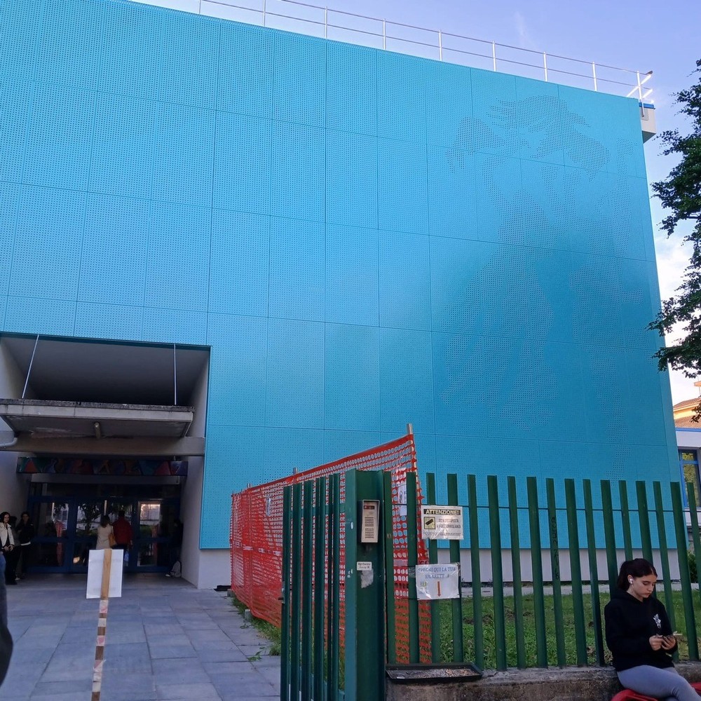 Bianchi Virginio di Cuneo, perplessità dei docenti sui pannelli metallici della facciata Bianchi Virginio di Cuneo, perplessità dei docenti sui pannelli metallici della facciata