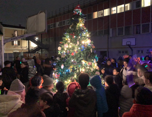 Savigliano: acceso l'albero di Natale del Centro educativo post-scolastico Savigliano: acceso l'albero di Natale del Centro educativo post-scolastico