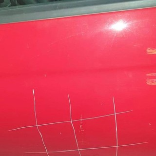 Una delle auto danneggiate