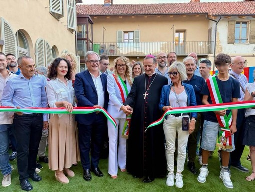 Manta, il taglio del nastro del nuovo asilo nido (foto pagina Facebook del Comune) Manta, il taglio del nastro del nuovo asilo nido (foto pagina Facebook del Comune)