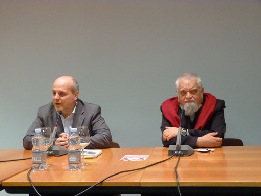 Da sinistra: Maurizio Marello ed Enzo Bianchi (© targatocn.it)