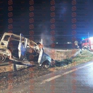 L'auto bruciata coinvolta nell'incendio di Barge