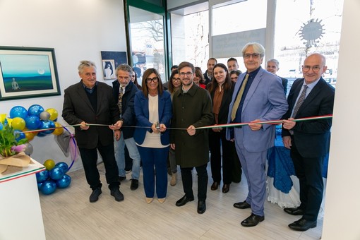 Alba, l'esposizione del pittore Franco Gotta inaugura gli uffici della NESS Alba, l'esposizione del pittore Franco Gotta inaugura gli uffici della NESS