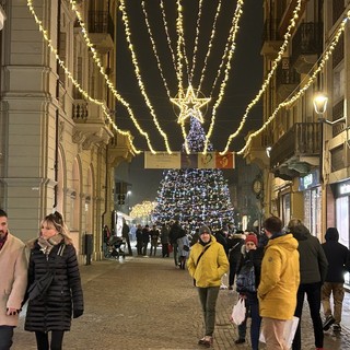 Luminarie in via Maestra ad Alba Luminarie in via Maestra ad Alba