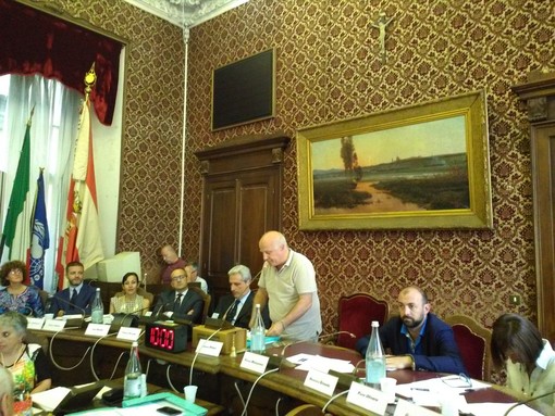 Antonino Pittari durante una vecchia seduta del consiglio comunale