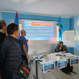 Nelle foto due momenti dell'incontro tenuto ieri, 5 novembre,presso la sede Uil di Cuneo