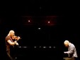 Un momento del concerto che ha portato il violinista Alessandro Quarta sul palco del Teatro Sociale