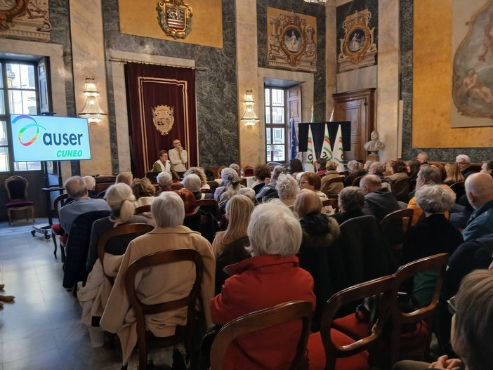 L'incontro per presentare l'Auser nel Salone d'Onore del Municipio di Cuneo