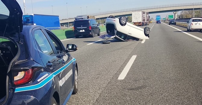 L'auto cappottata sulla A4