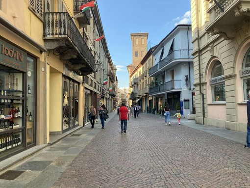 Negozi con porte aperte e climatizzatori accesi, Alba sceglie il dialogo: «Prima sensibilizziamo, poi valuteremo» Negozi con porte aperte e climatizzatori accesi, Alba sceglie il dialogo: «Prima sensibilizziamo, poi valuteremo»