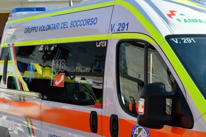 Ancora un incidente tra auto e moto, lo scontro nel Cebano: soccorsi in corso sulla SP 28