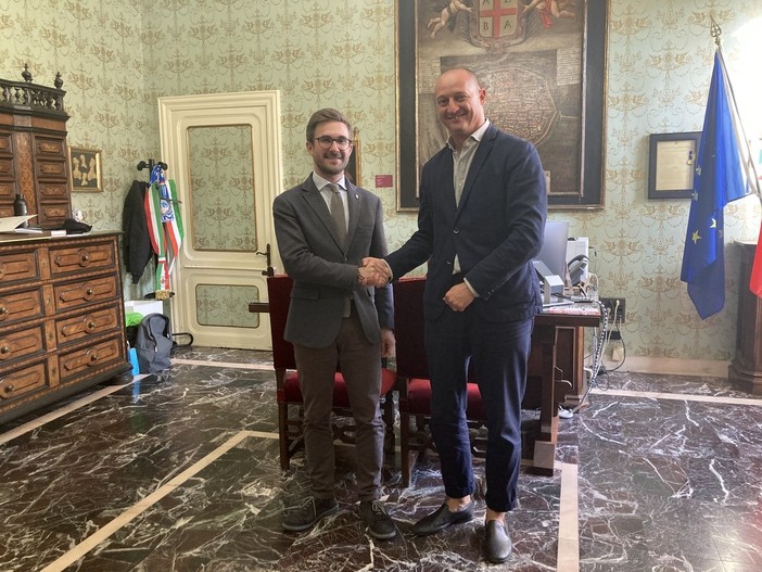 Il sindaco Gatto col nuovo dirigente Fabio Curti Il sindaco Gatto col nuovo dirigente Fabio Curti