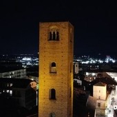 Alba, torri e municipio illuminati di blu e di giallo per la Giornata dell’Europa