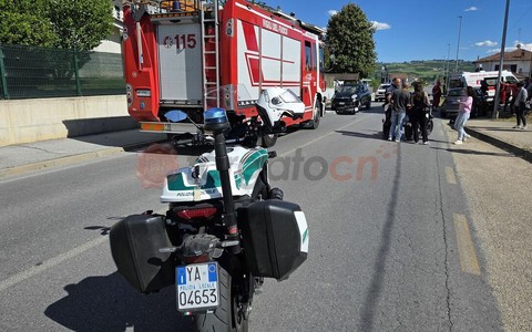 Scontro auto-moto sulla SP 7 tra Alba e Bra all'altezza del semaforo "dei macellai"